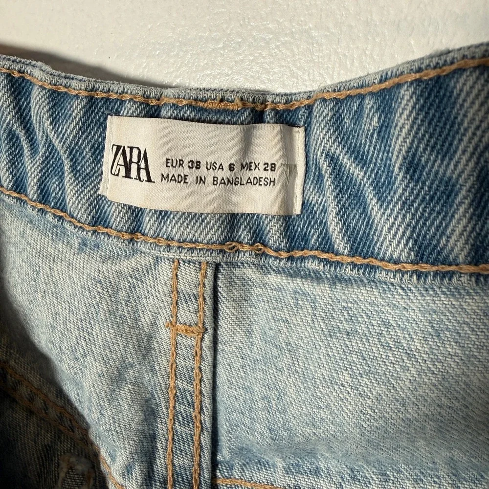 Zara Woman High Waisted Straight Leg‎ Distressed Light Wash Jeans Size 6
